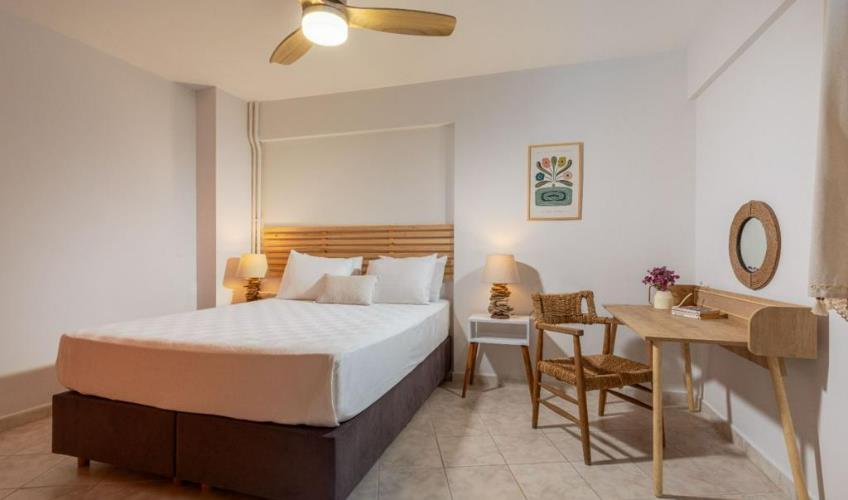 En fazla 4 yetişkin + 1 bebek (0-2 yaş) veya 3 yetişkin + 1 çocuk + 1 bebek (0-2 yaş).