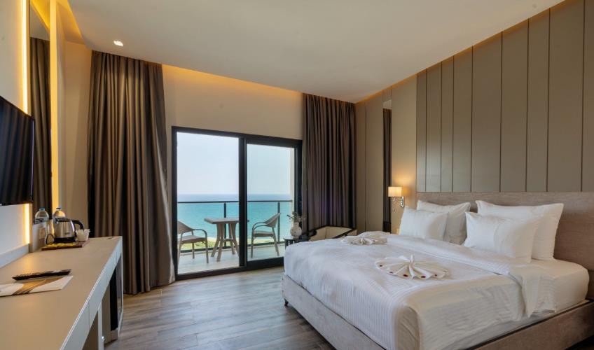 En fazla 3 yetişkin.