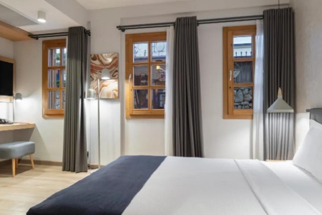 En fazla 2 yetişkin + 1 çocuk veya 1 yetişkin + 1 çocuk.