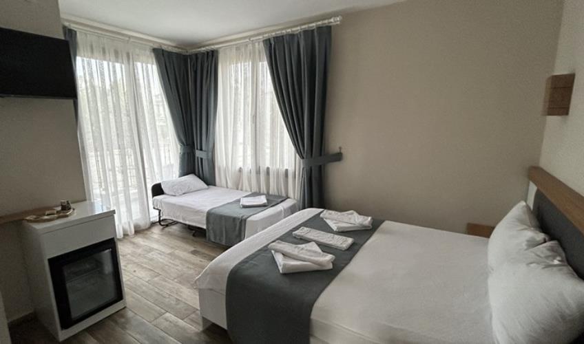 En fazla 3 yetişkin.