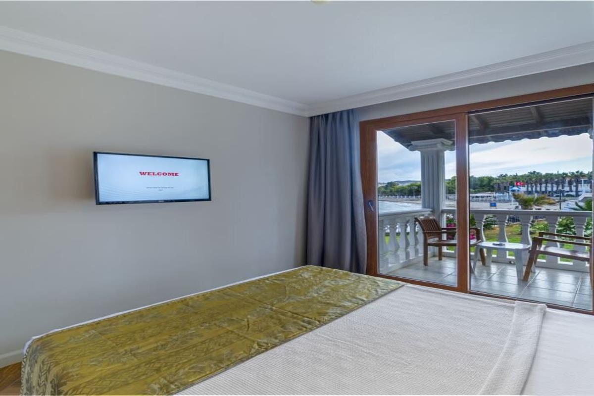 En fazla 3 yetişkin veya 2 yetişkin + 1 çocuk.