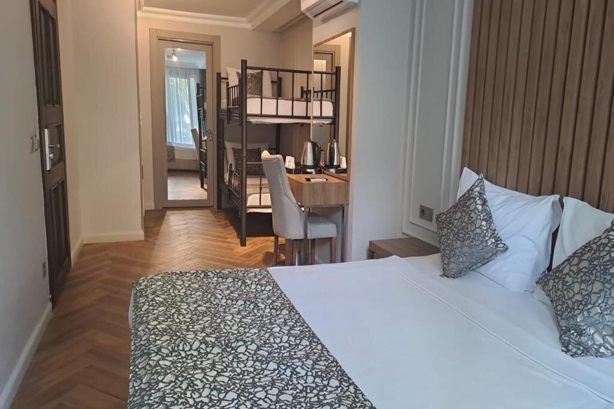 En az 2 yetişkin, En fazla 2 yetişkin + 2 çocuk.