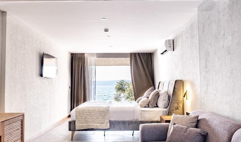 En fazla 4 yetişkin + 1 bebek (0-2 yaş).