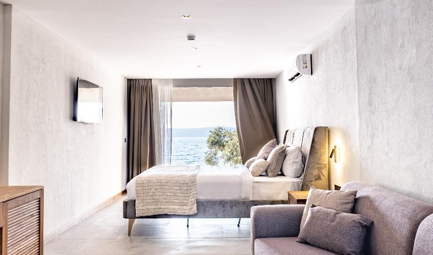 En fazla 4 yetişkin + 1 bebek (0-2 yaş).