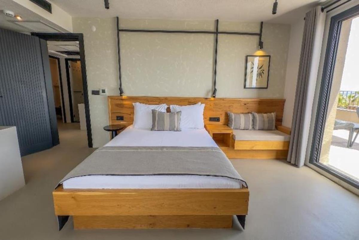 En az 2 yetişkin, En fazla 3 yetişkin + 1 çocuk veya 2 yetişkin + 2 çocuk.