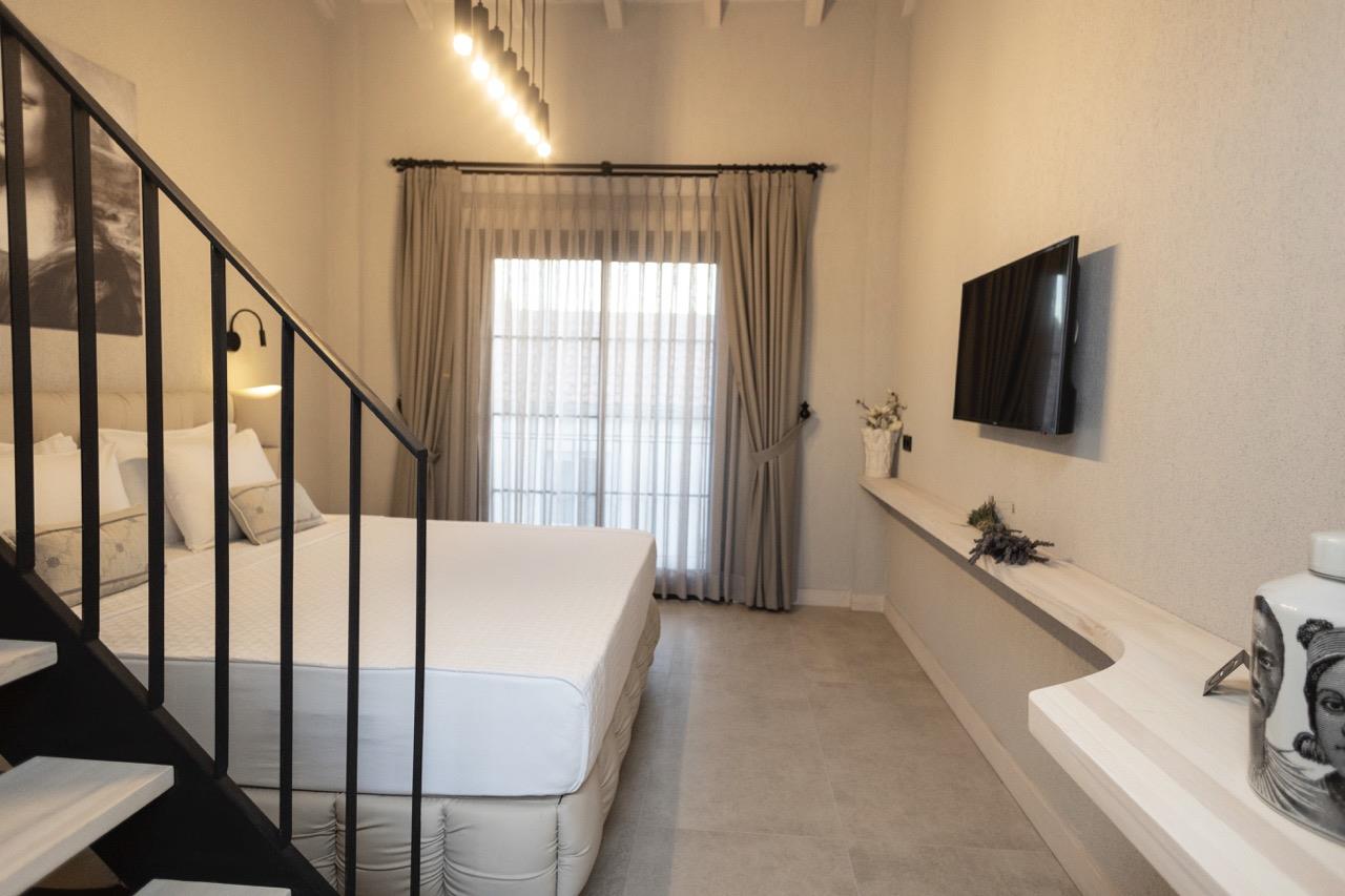 En fazla 4 yetişkin + 1 bebek (0-2 yaş).