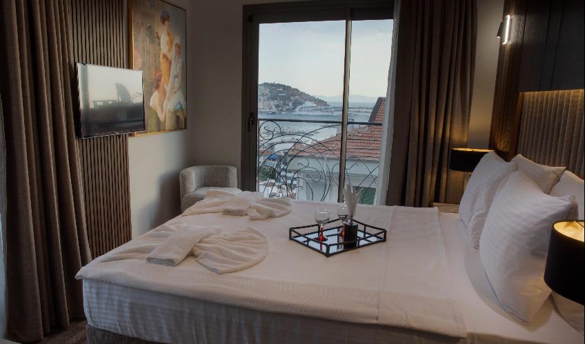 En fazla 4 yetişkin + 1 çocuk + 1 bebek (0-2 yaş) veya 3 yetişkin + 2 çocuk + 1 bebek (0-2 yaş).