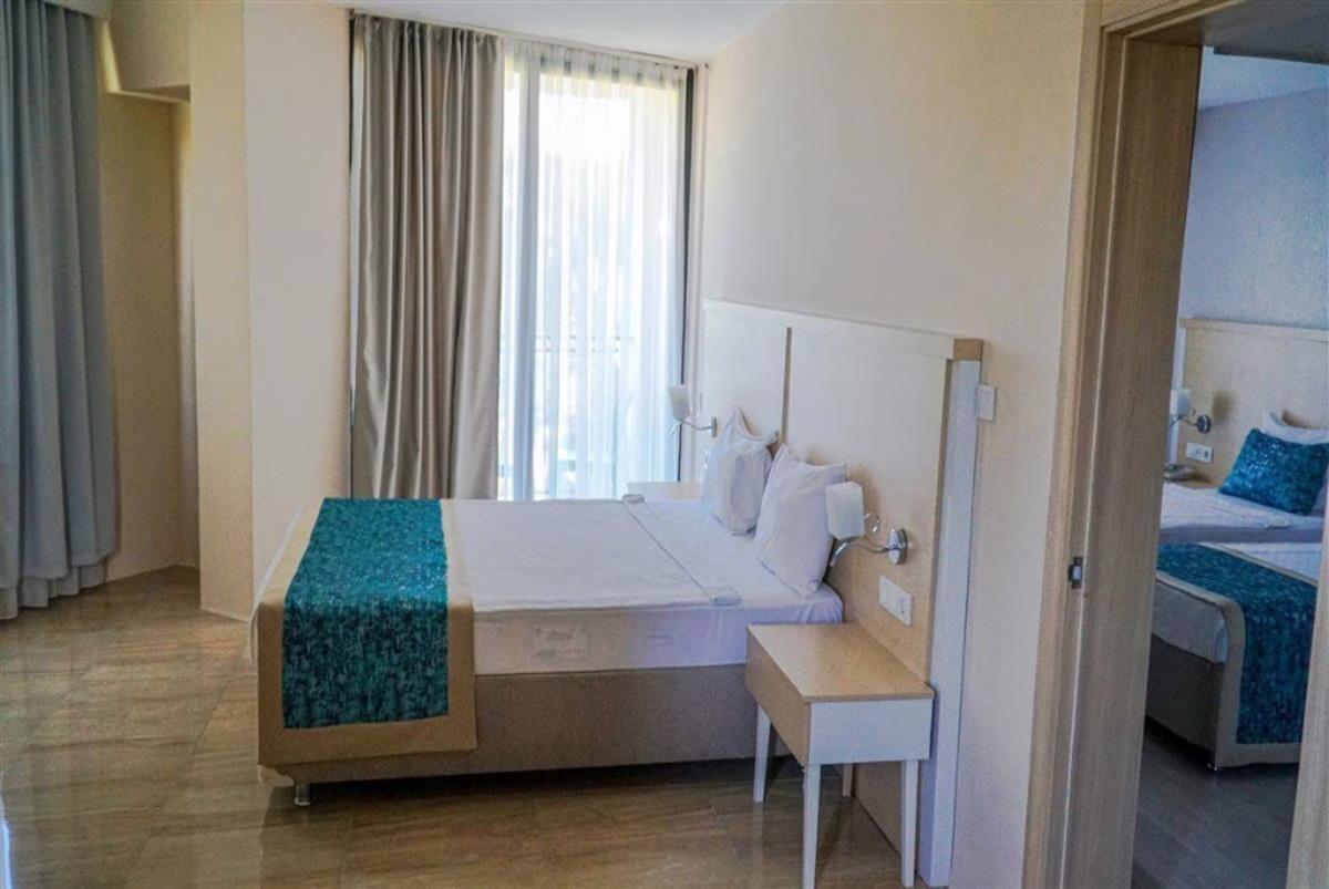 En az 2 yetişkin, En fazla 4 yetişkin + 1 çocuk veya 3 yetişkin + 2 çocuk.