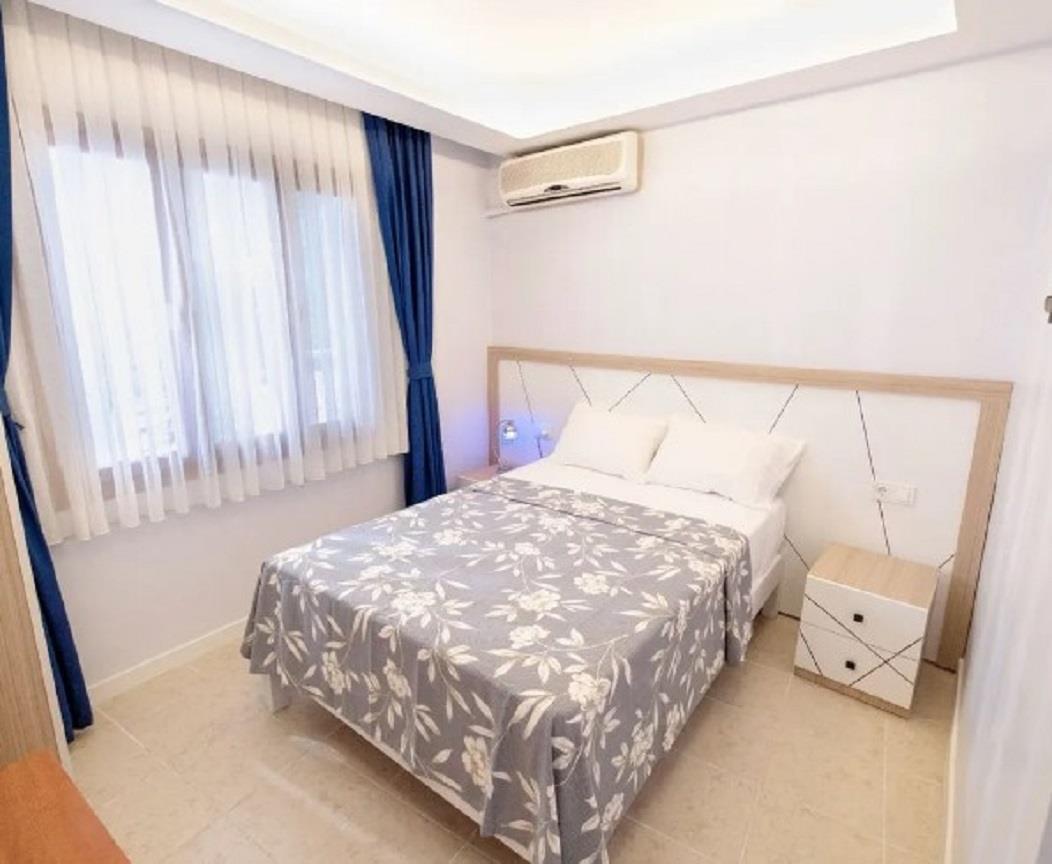 En fazla 3 yetişkin + 1 bebek (0-2 yaş).