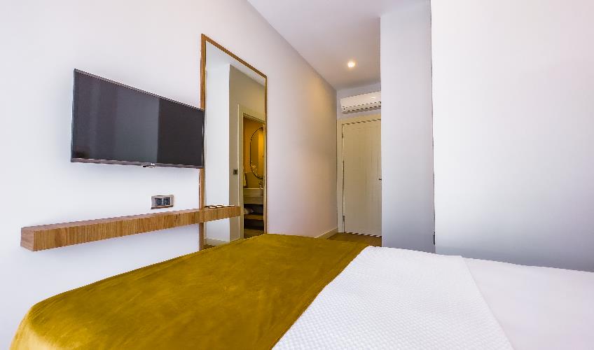 En fazla 1 yetişkin.