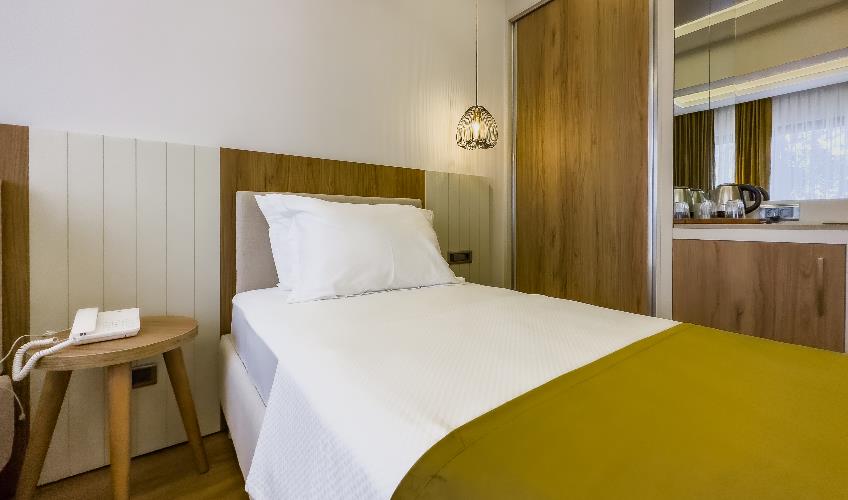 En fazla 2 yetişkin.