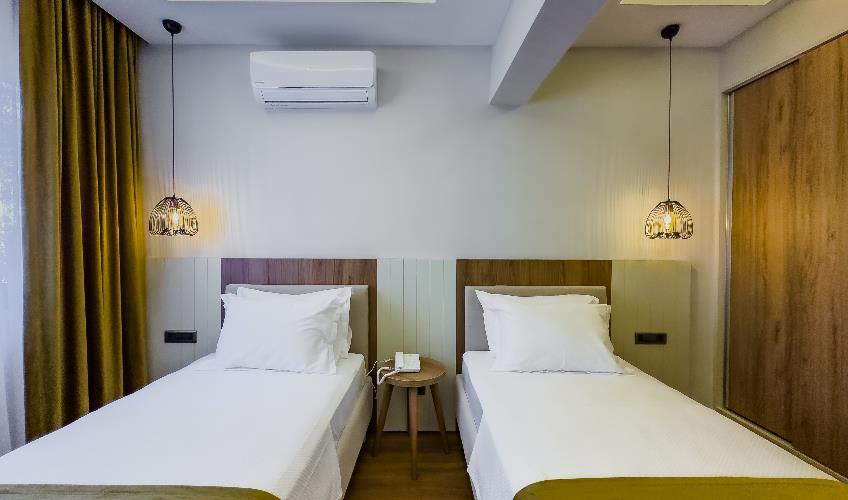 En fazla 2 yetişkin.