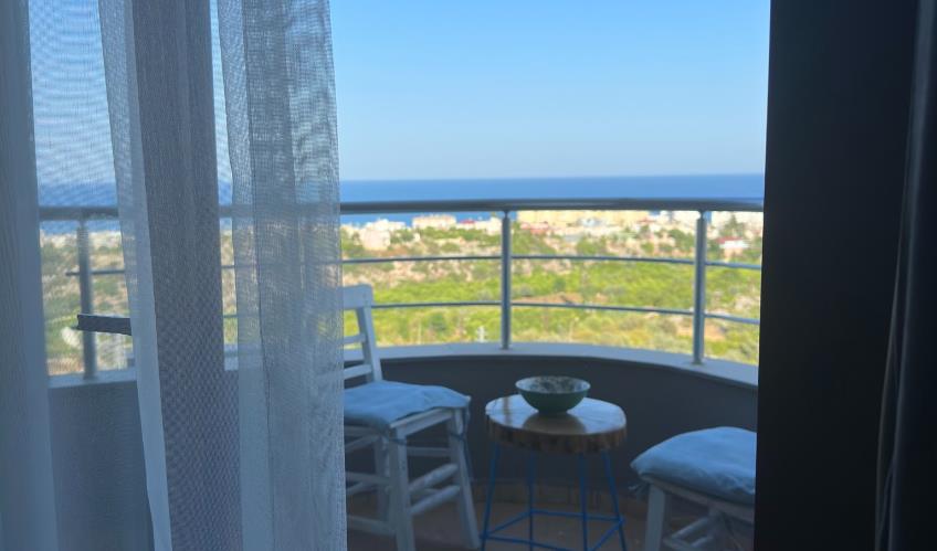 En fazla 2 yetişkin + 1 bebek (0-2 yaş) veya 1 yetişkin + 1 çocuk + 1 bebek (0-2 yaş).