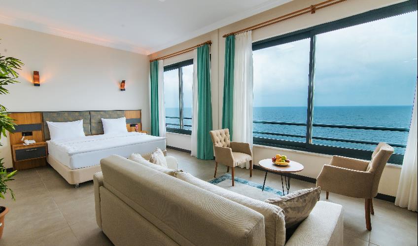 En fazla 2 yetişkin + 1 çocuk + 1 bebek (0-2 yaş) veya 1 yetişkin + 2 çocuk + 1 bebek (0-2 yaş).