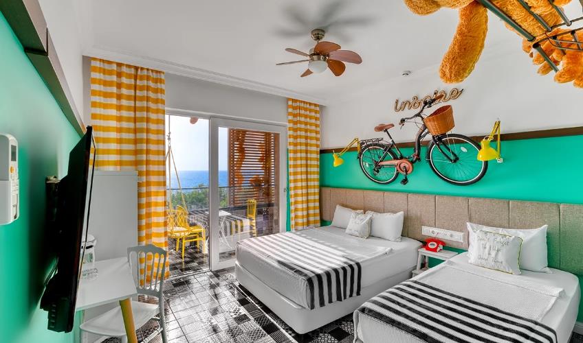 En az 3 yetişkin, En fazla 4 yetişkin + 1 bebek (0-2 yaş) veya 3 yetişkin + 1 çocuk + 1 bebek (0-2 yaş).