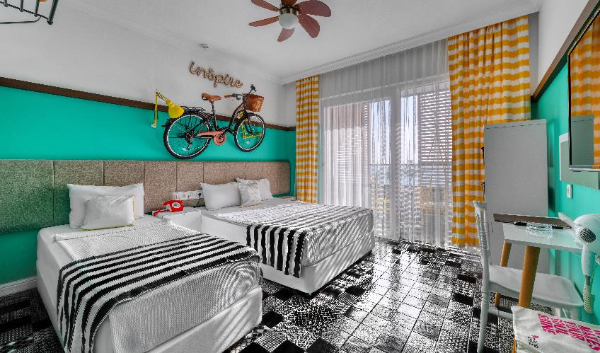 En fazla 3 yetişkin + 1 bebek (0-2 yaş) veya 2 yetişkin + 1 çocuk + 1 bebek (0-2 yaş).