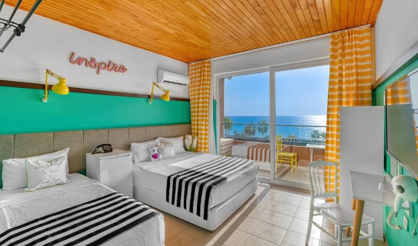 En fazla 3 yetişkin + 1 bebek (0-2 yaş) veya 2 yetişkin + 1 çocuk + 1 bebek (0-2 yaş).