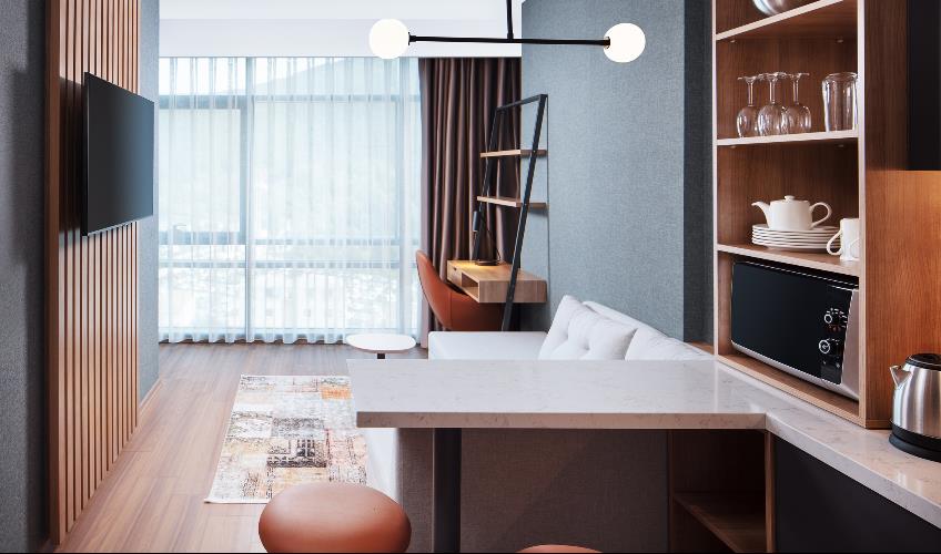 En fazla 2 yetişkin + 1 bebek (0-2 yaş).