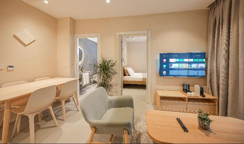 En fazla 4 yetişkin + 1 bebek (0-2 yaş) veya 3 yetişkin + 1 çocuk + 1 bebek (0-2 yaş).