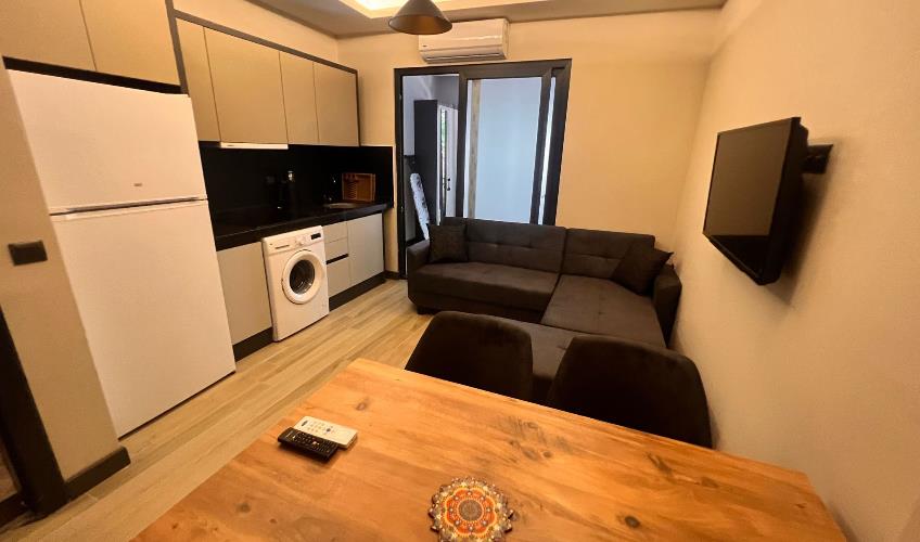 En fazla 4 yetişkin veya 3 yetişkin + 1 çocuk.