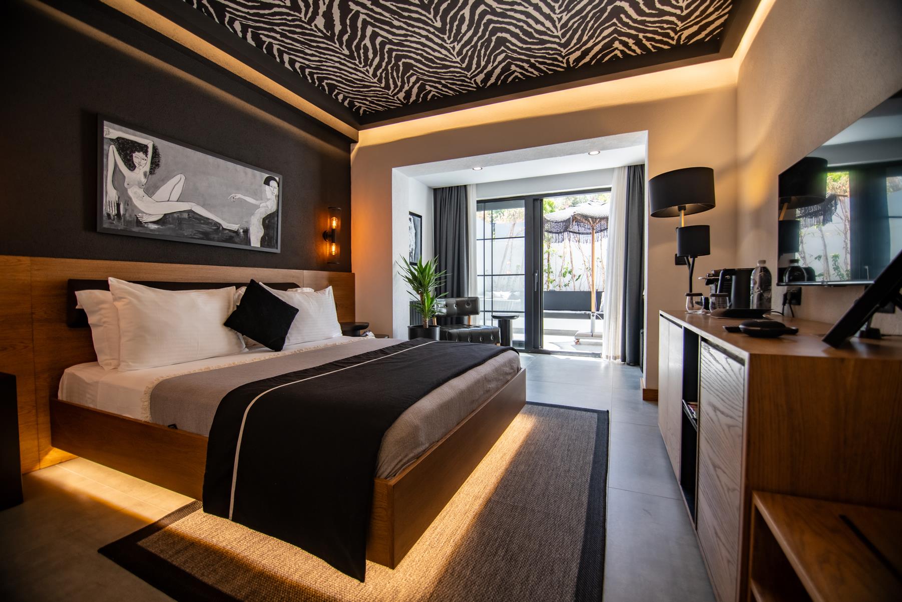 En fazla 3 yetişkin.