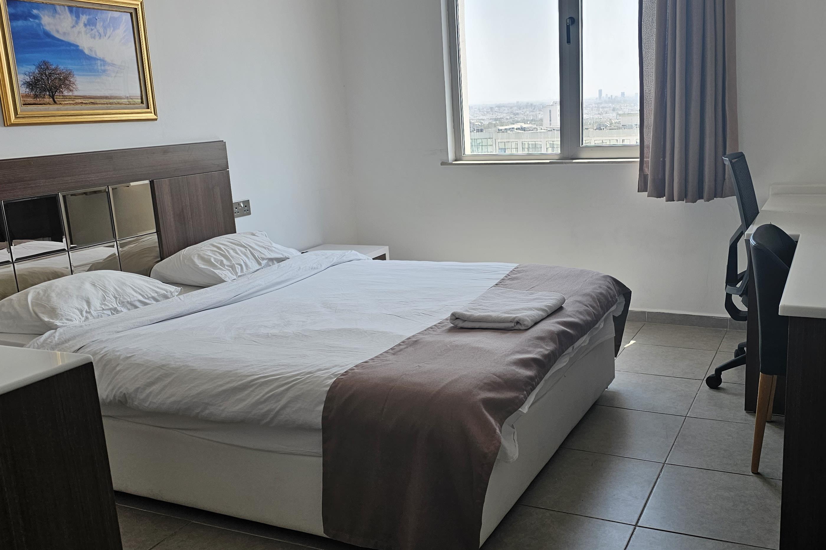 En fazla 3 yetişkin veya 2 yetişkin + 1 çocuk.