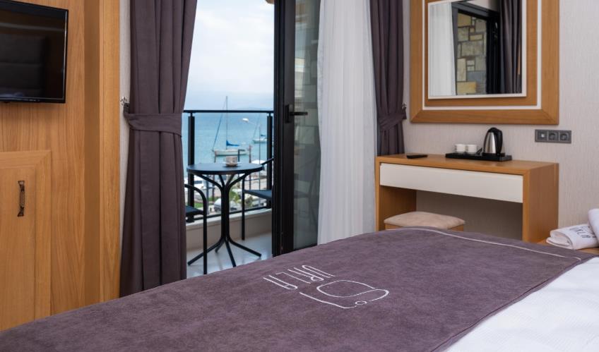 En fazla 2 yetişkin + 1 bebek (0-2 yaş) veya 1 yetişkin + 1 çocuk + 1 bebek (0-2 yaş).