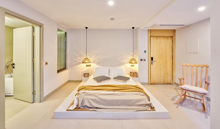 En fazla 2 yetişkin veya 1 yetişkin + 1 çocuk.