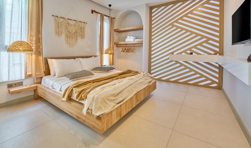 En fazla 4 yetişkin + 1 bebek (0-2 yaş) veya 3 yetişkin + 1 çocuk + 1 bebek (0-2 yaş).