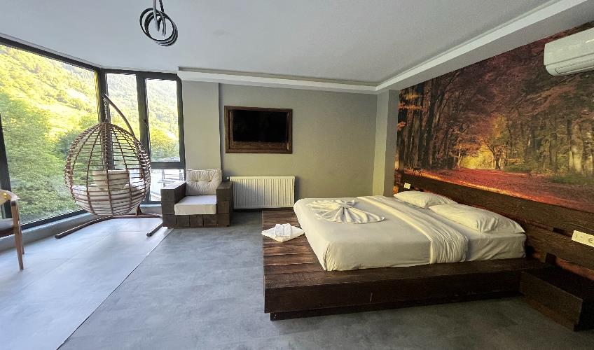 En fazla 2 yetişkin + 2 çocuk + 1 bebek (0-2 yaş) veya 1 yetişkin + 2 çocuk + 1 bebek (0-2 yaş).