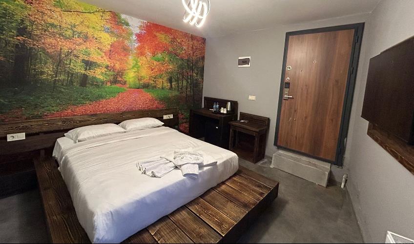 En fazla 2 yetişkin + 1 bebek (0-2 yaş).