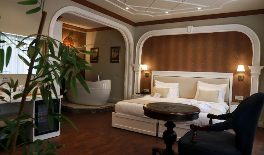 En fazla 2 yetişkin.