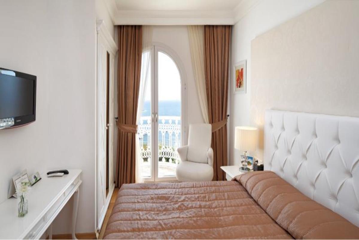 En az 3 yetişkin, En fazla 4 yetişkin + 1 çocuk veya 3 yetişkin + 2 çocuk.