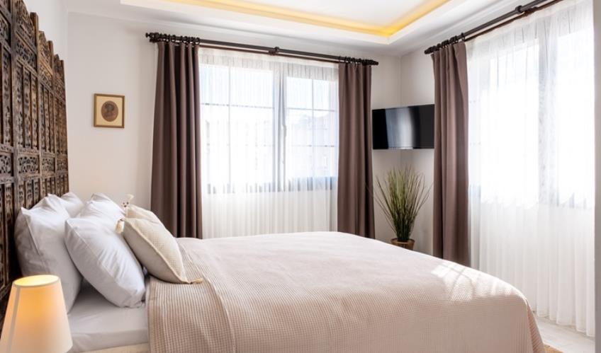 En fazla 2 yetişkin.