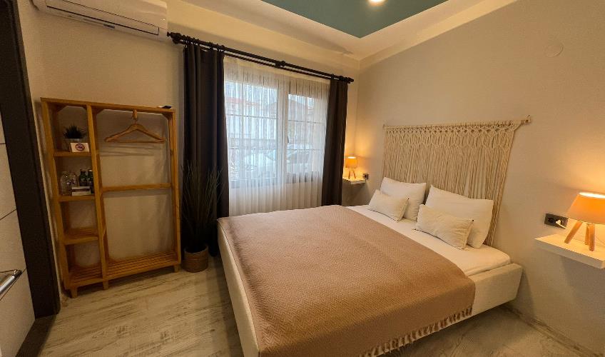 En fazla 2 yetişkin.