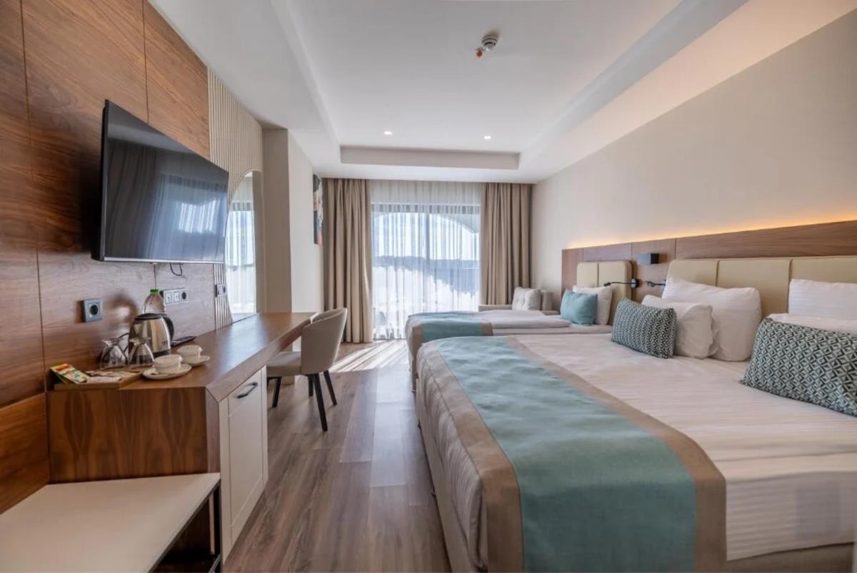 En fazla 3 yetişkin veya 2 yetişkin + 1 çocuk.