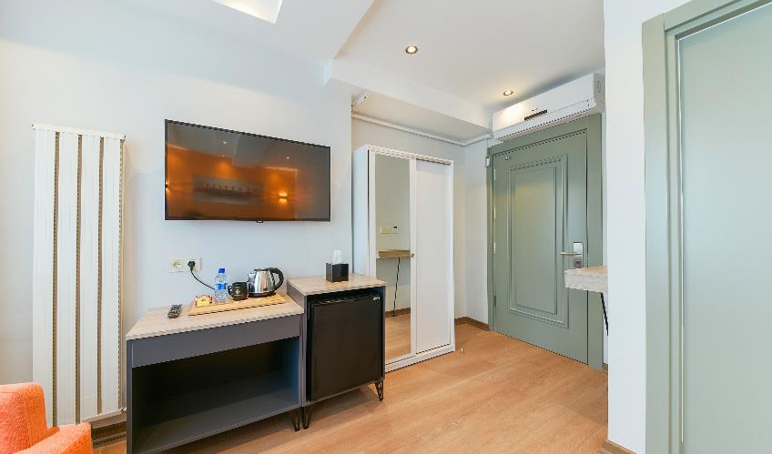 En fazla 2 yetişkin + 1 çocuk + 1 bebek (0-2 yaş) veya 1 yetişkin + 2 çocuk + 1 bebek (0-2 yaş).