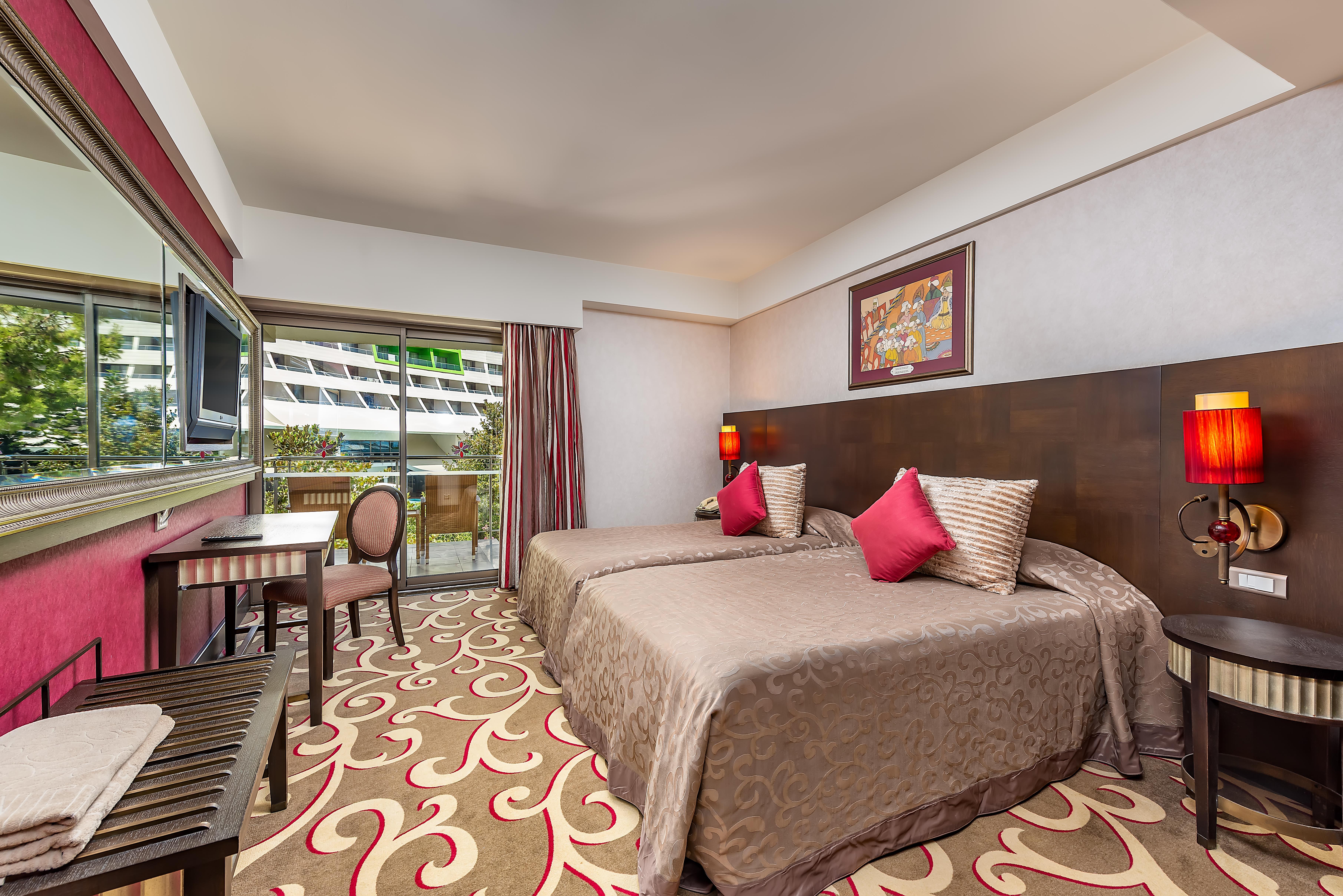 En az 2 yetişkin, En fazla 4 yetişkin + 1 çocuk veya 3 yetişkin + 2 çocuk.