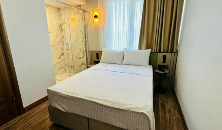 En fazla 2 yetişkin veya 1 yetişkin + 1 çocuk.