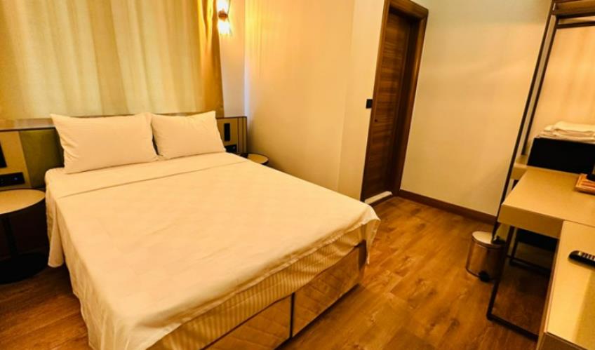 En fazla 2 yetişkin veya 1 yetişkin + 1 çocuk.