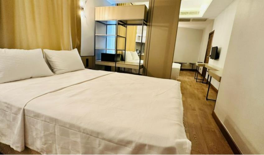 En fazla 4 yetişkin veya 3 yetişkin + 1 çocuk.