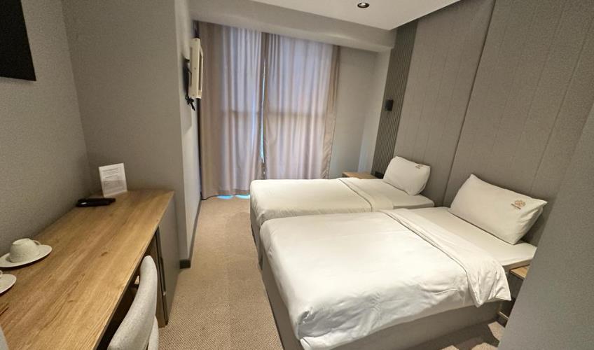 En fazla 2 yetişkin.