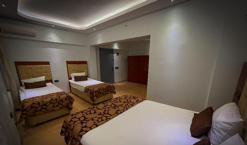 En fazla 4 yetişkin.