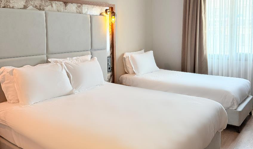 En fazla 3 yetişkin.