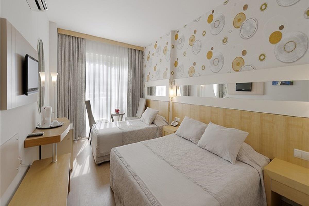 En az 2 yetişkin, En fazla 4 yetişkin veya 3 yetişkin + 1 çocuk.