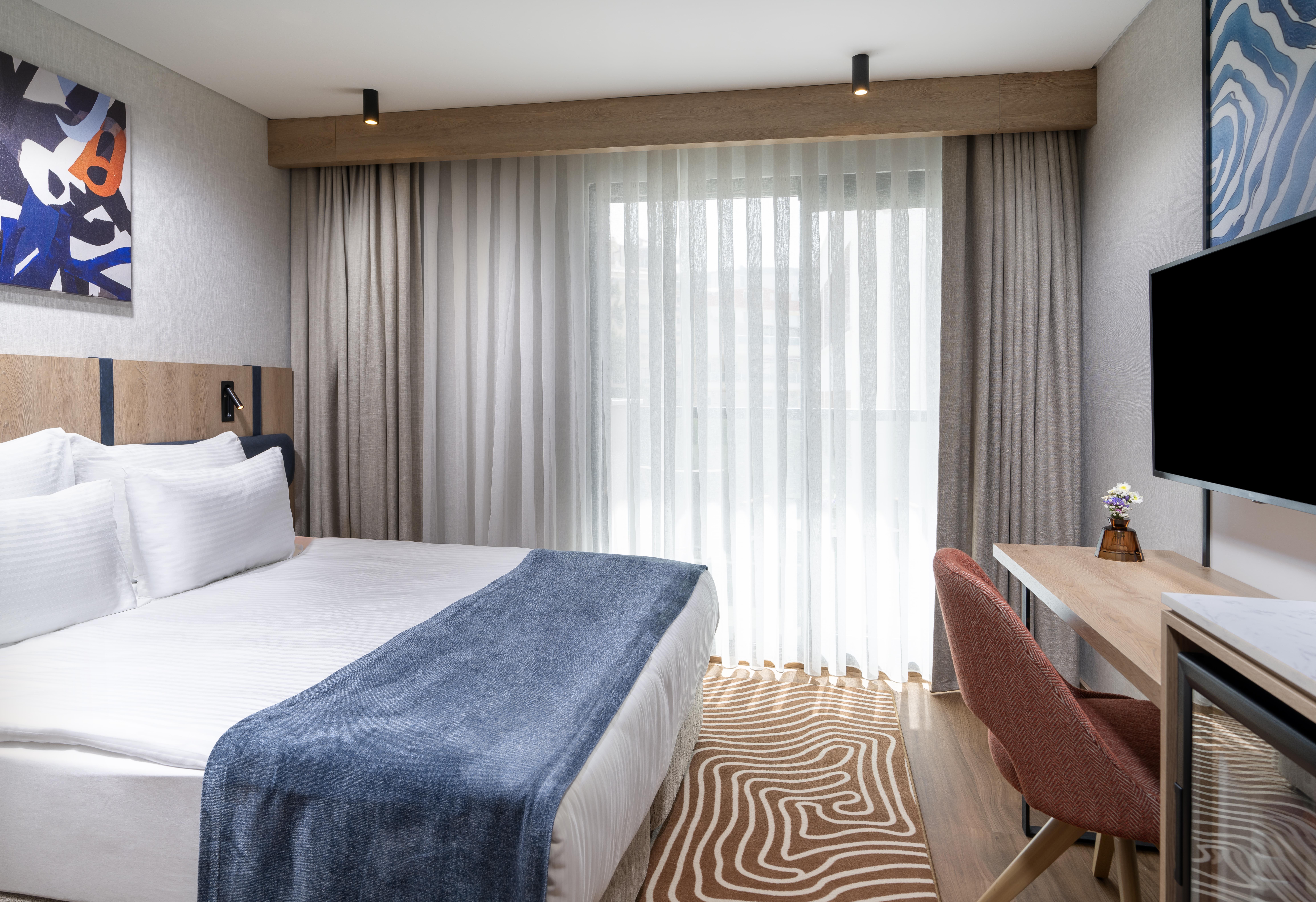 En fazla 2 yetişkin.