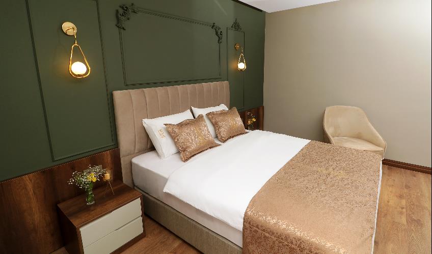 En fazla 4 yetişkin + 1 bebek (0-2 yaş).