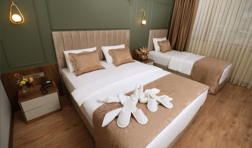 En fazla 3 yetişkin + 1 bebek (0-2 yaş).