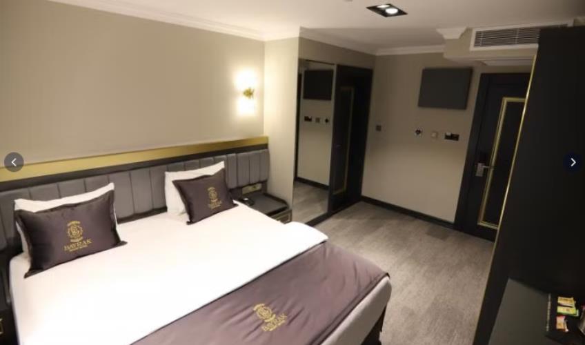 En fazla 2 yetişkin + 1 bebek (0-2 yaş).