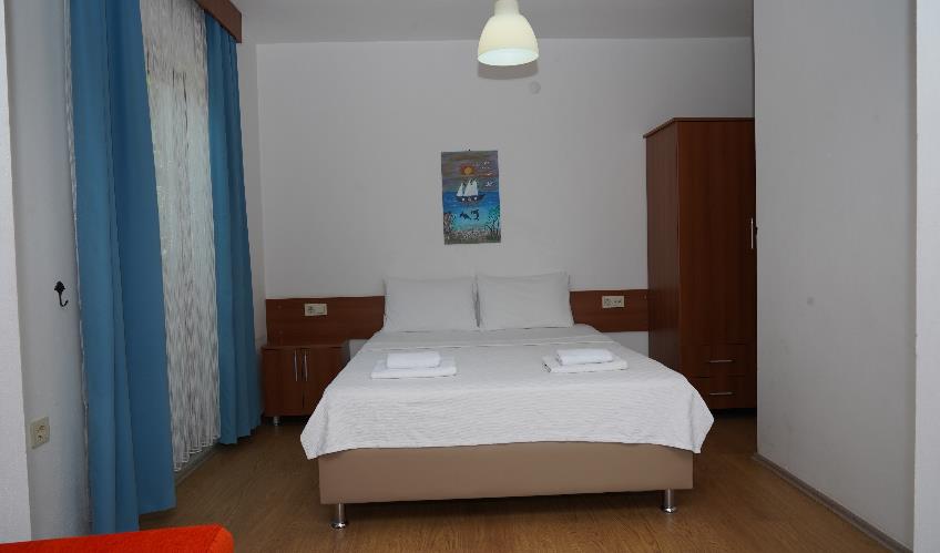 En fazla 2 yetişkin.